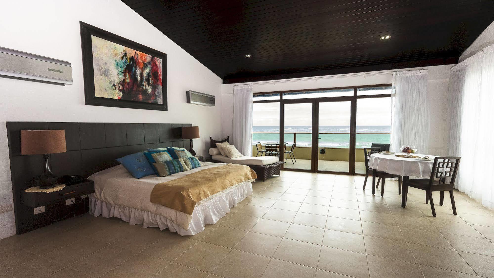 Iguana Crossing Boutique Hotel Puerto Villamil Esterno foto
